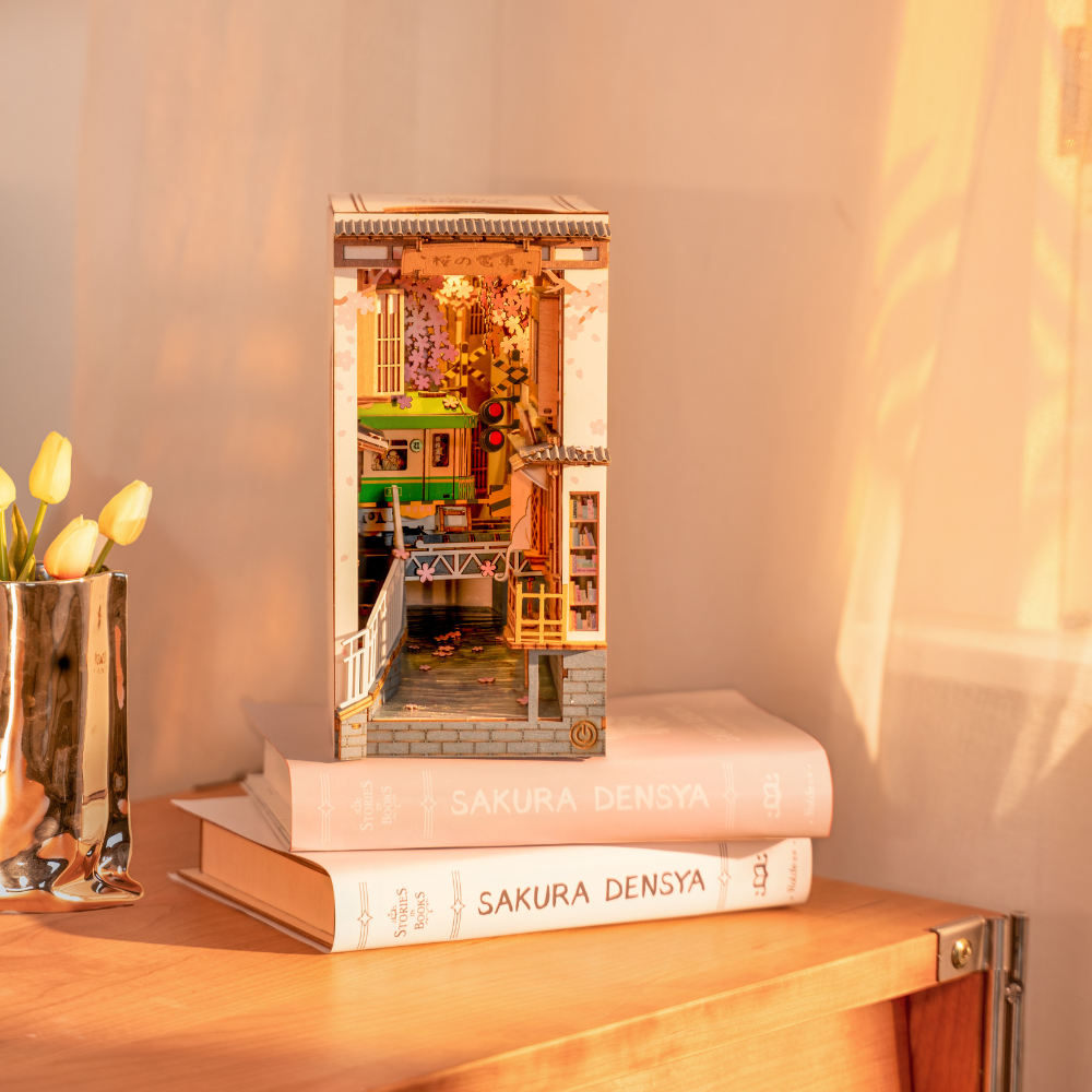 Sakura Densya- Book Nook
