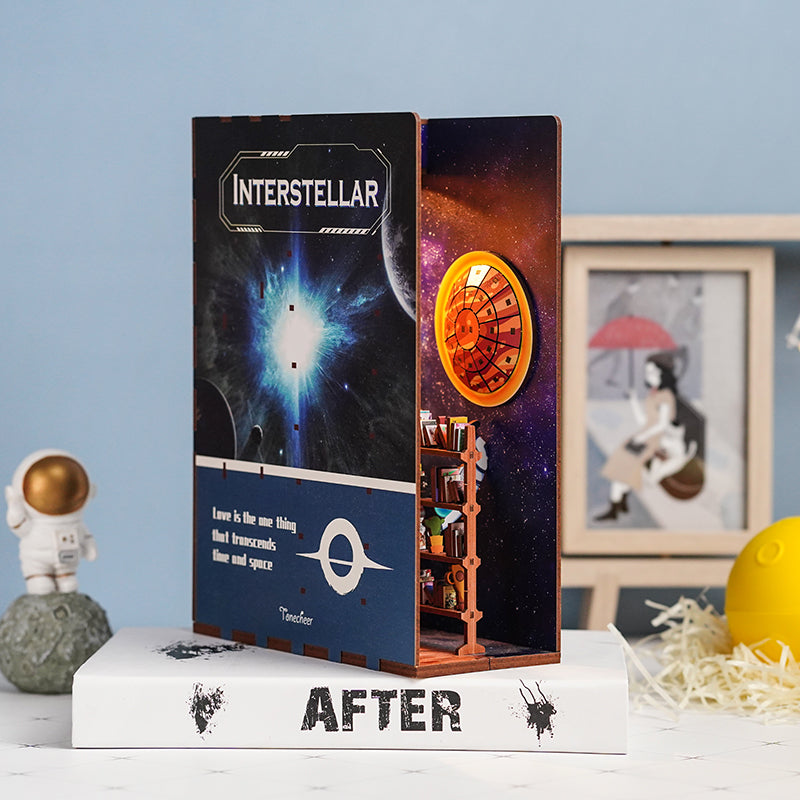 Interstellar- Book Nook