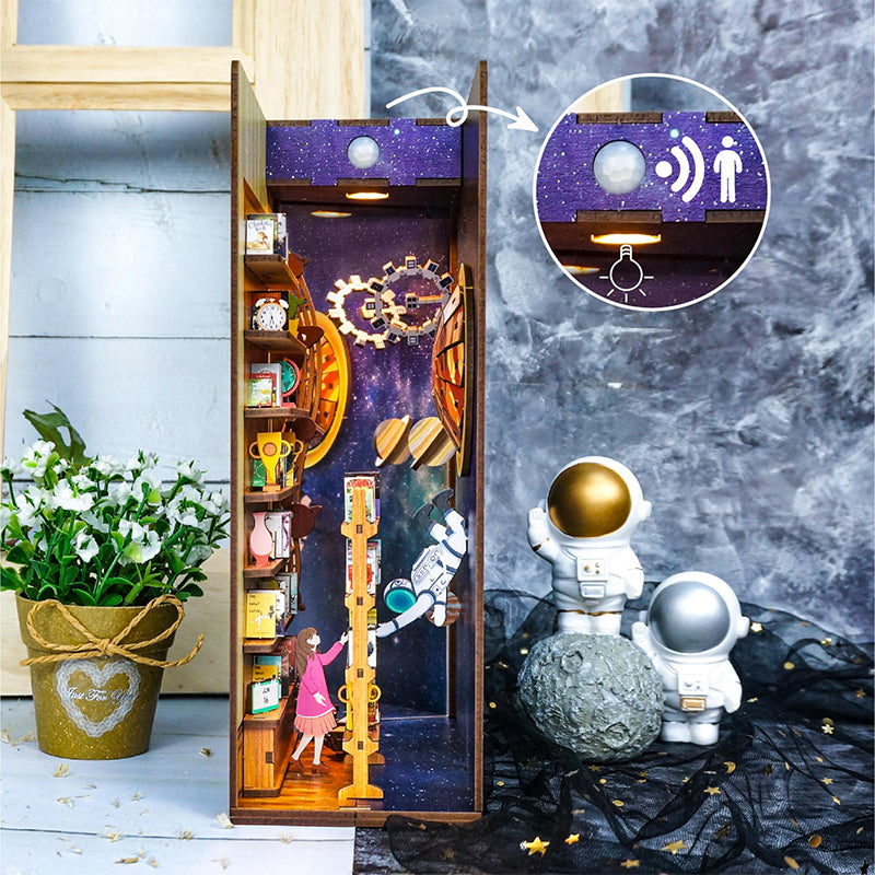 Interstellar- Book Nook