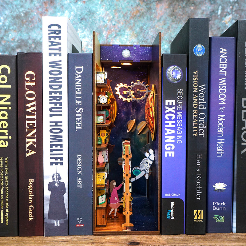 Interstellar- Book Nook