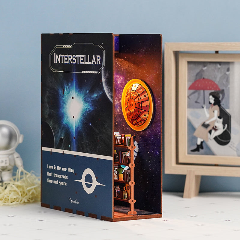 Interstellar- Book Nook