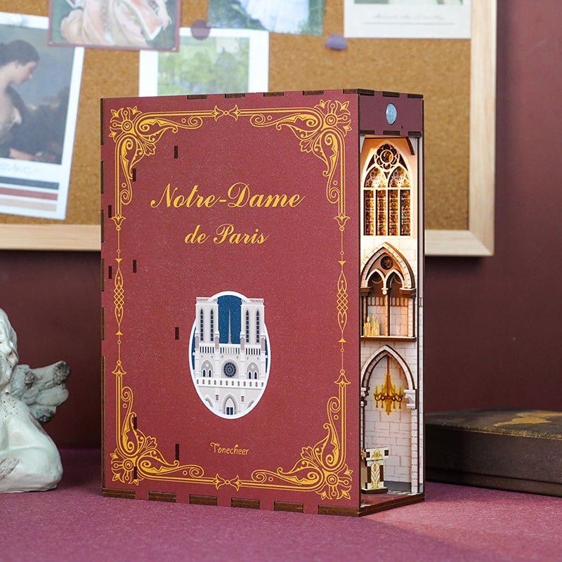 Notre-Dame de Paris- Book Nook