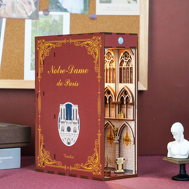 Notre-Dame de Paris- Book Nook