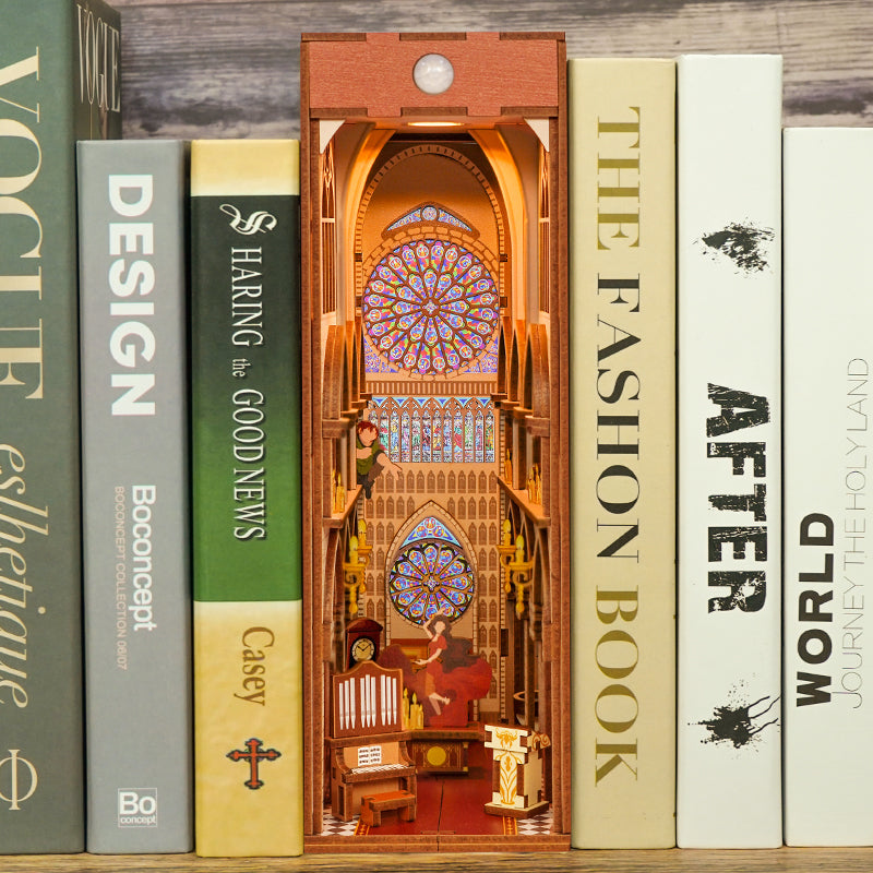 Notre-Dame de Paris- Book Nook