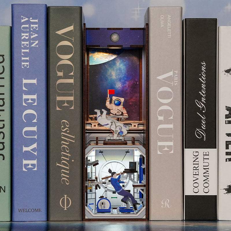 Space Station- Book Nook