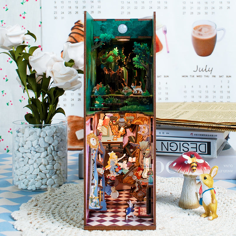 Alice in Wonderland- Tonecheer Book Nook